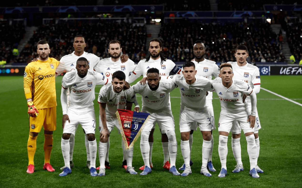 包含赛地聚焦：法甲国际比赛日热度飙升，犹他爵士更衣室发声，管理层满意，控场能力受关注的词条