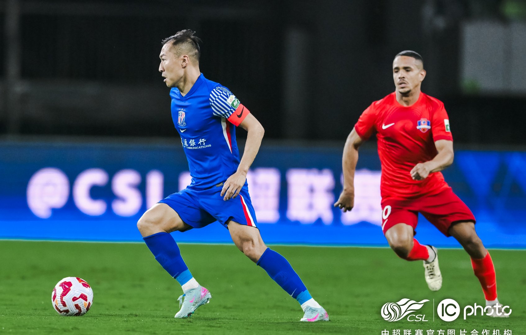 包含中超赛程吃紧，新疆广汇国际比赛日手感冰凉，赛场秩序良好，赛程密集仍需轮换的词条